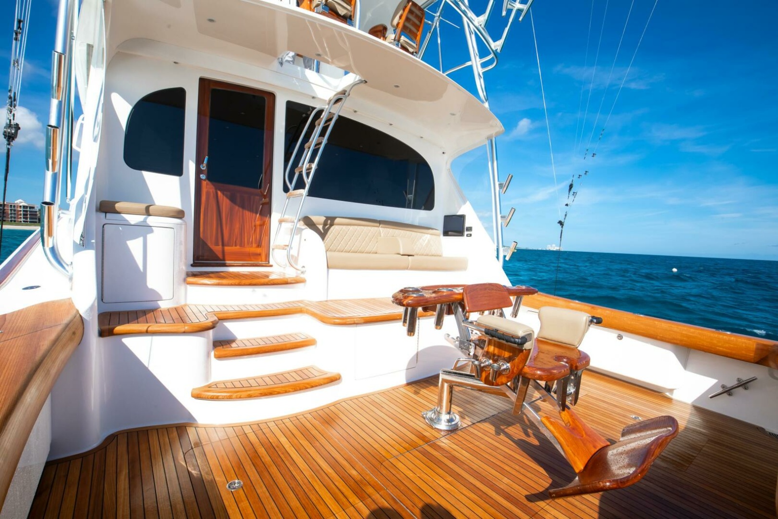 Viking 70 Convertible - Cockpit
