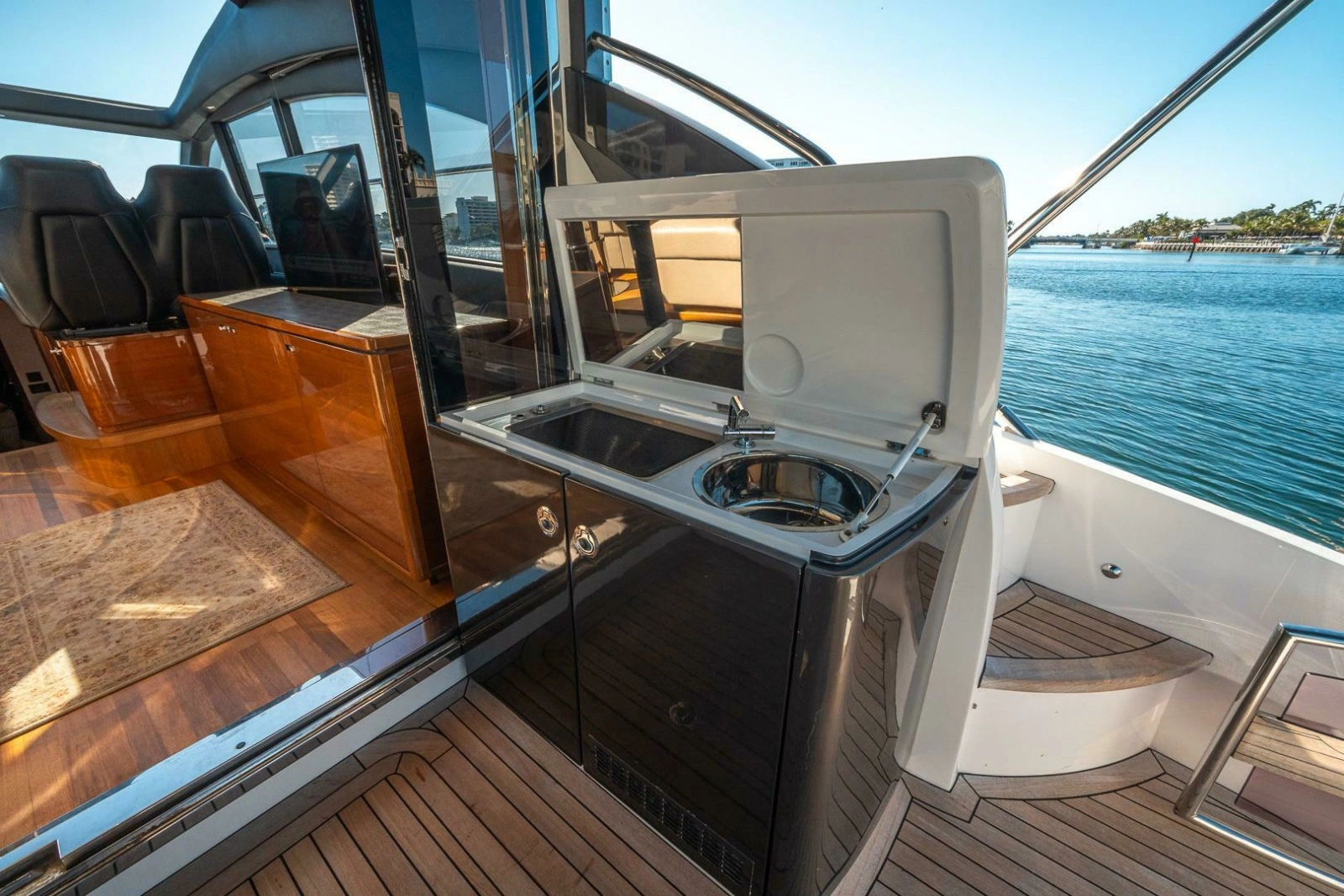 2016 Princess V48