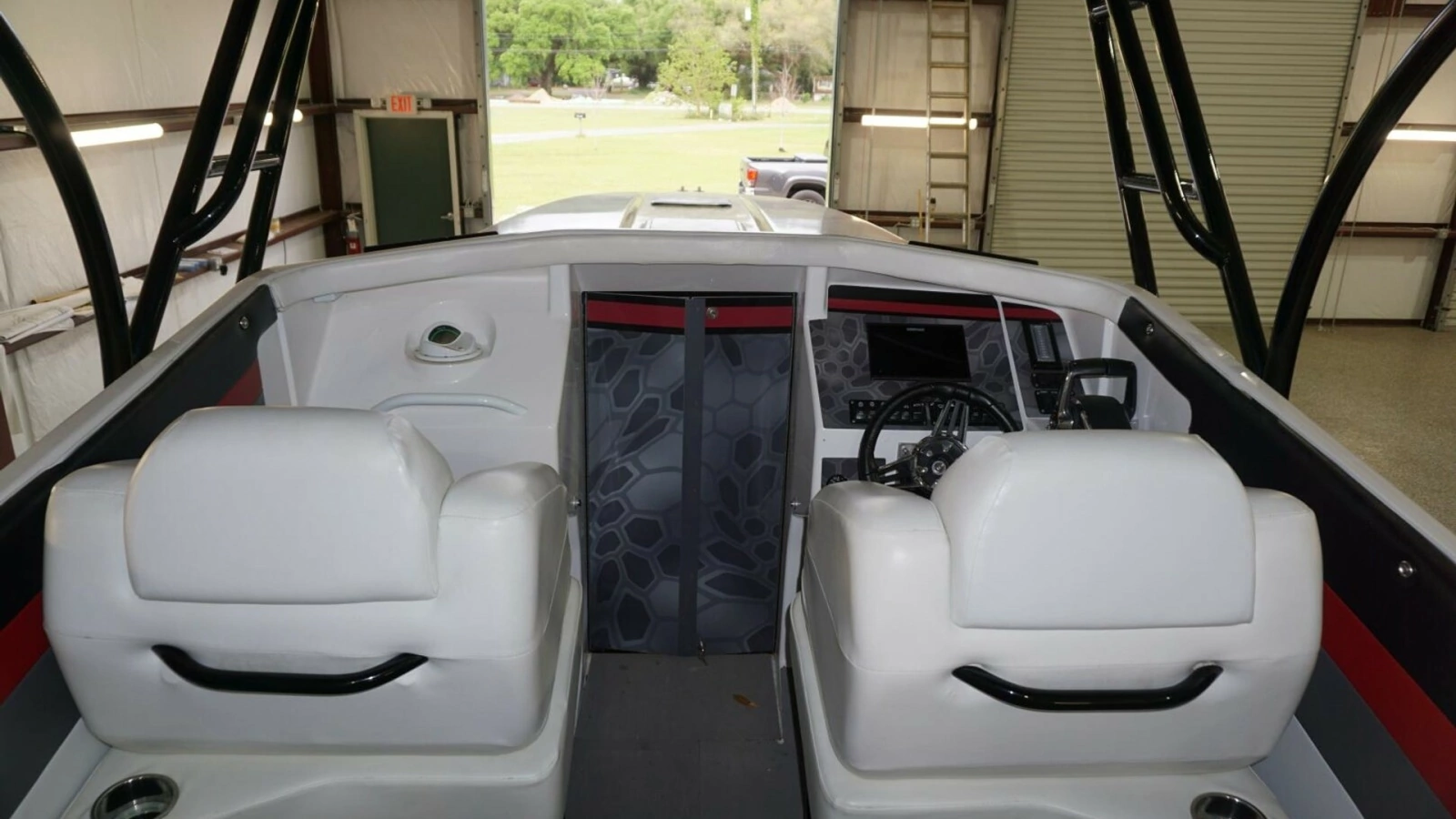 1998 32 Active Thunder 32 CC Ms. Rita Helm Seating (6)