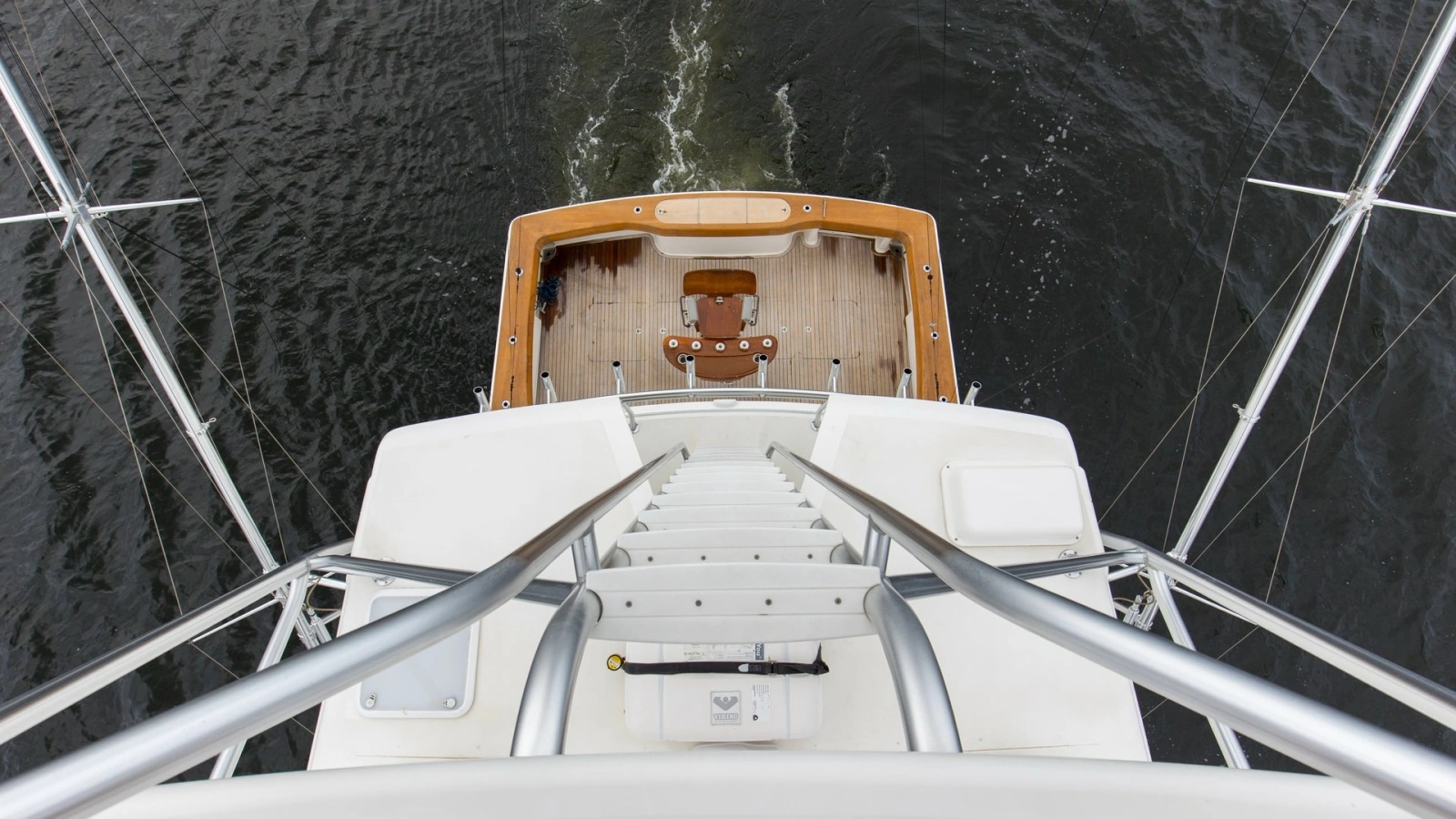 2007 74 Viking Enclosed Bridge Never Settle Tower (8)