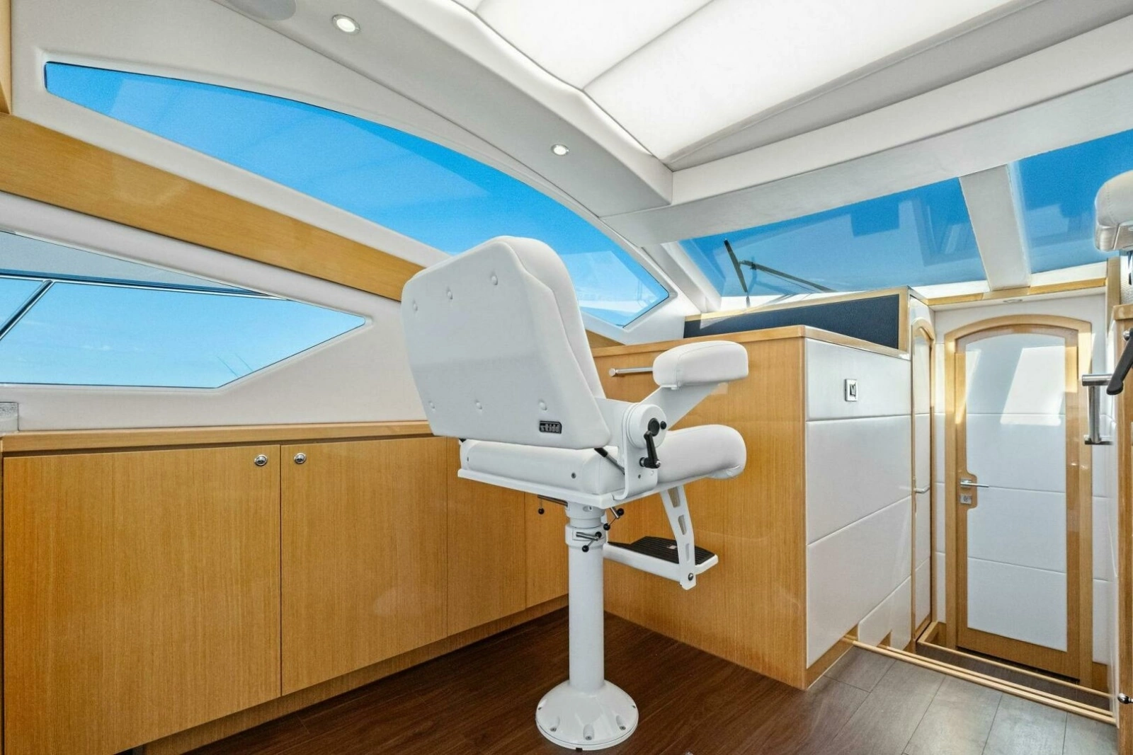 2018 Outboard Express Catamaran 47
