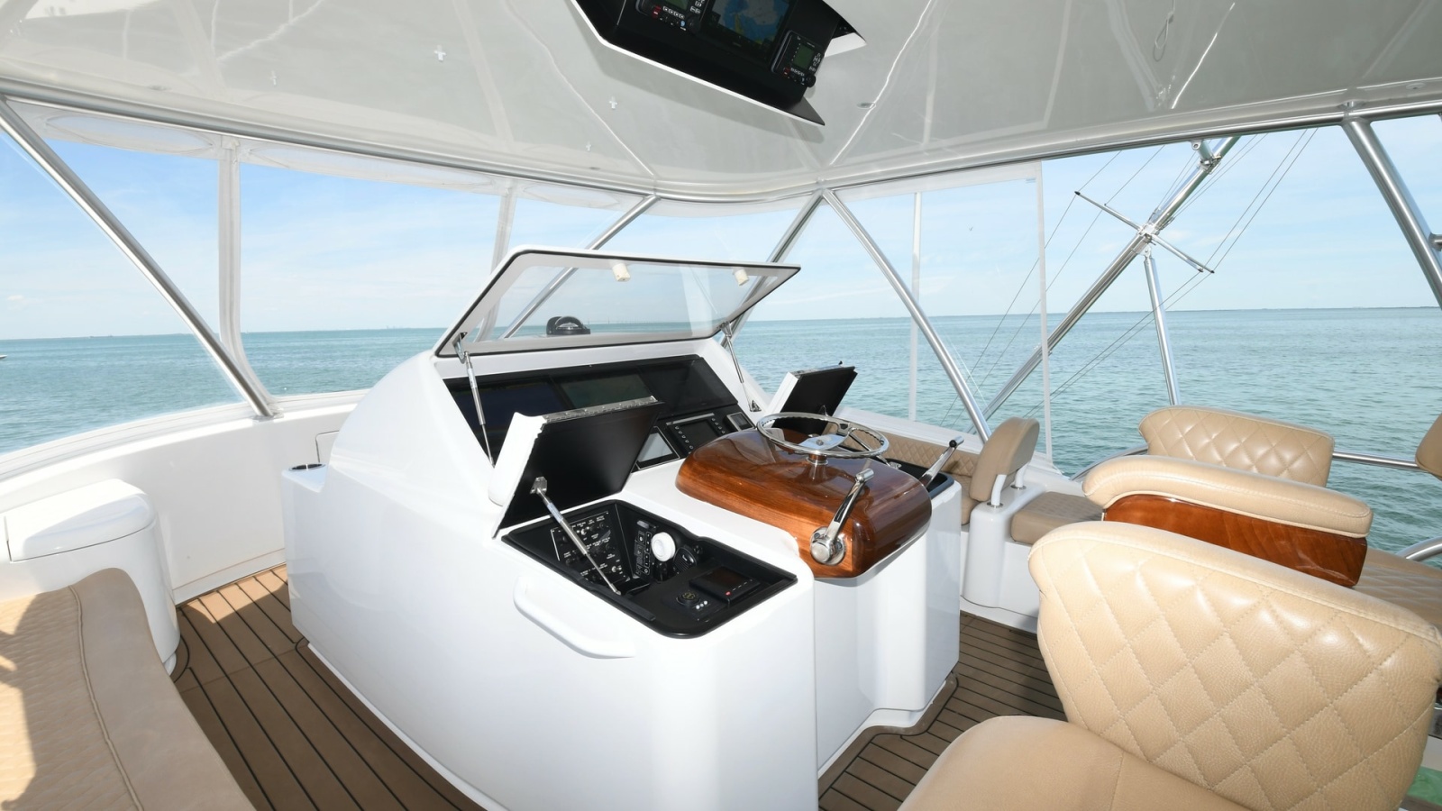Flybridge Helm with Seating Area