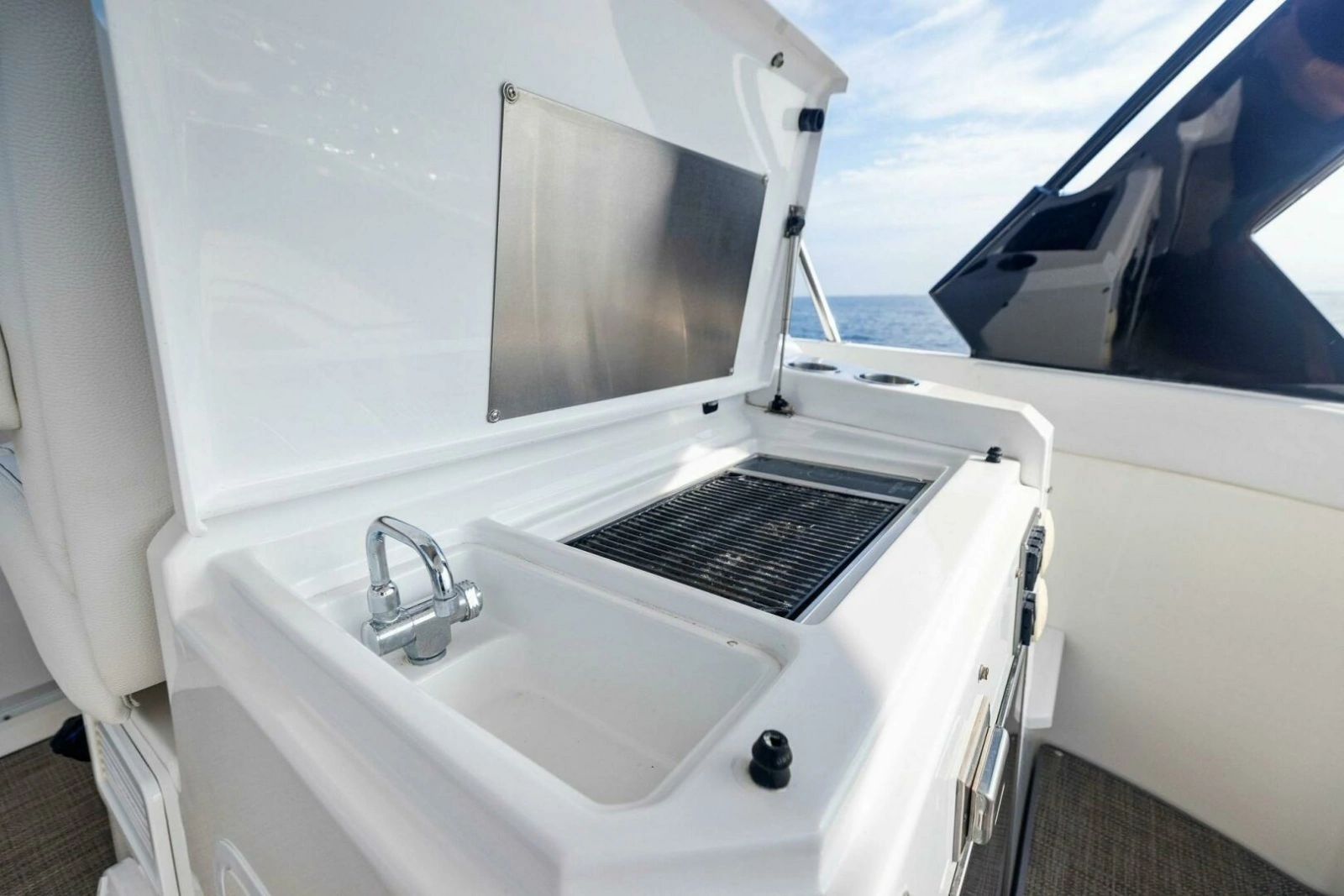 2015 Cruisers 390 EC 'Blue Runner'