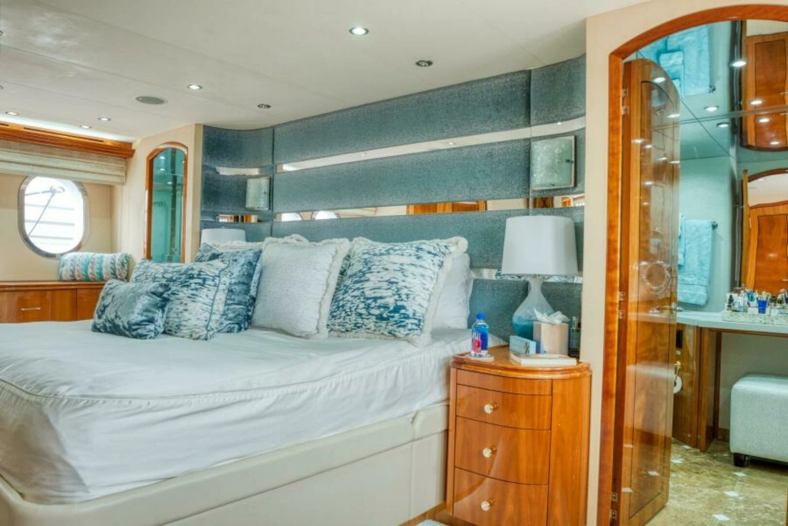 2007 Hatteras 80 Enclosed Bridge