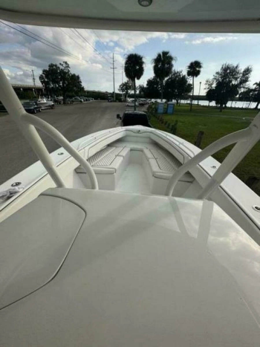 2008 31 Jupiter Center Console