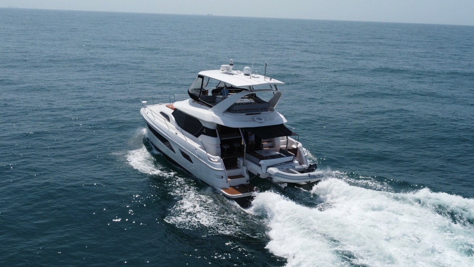 Aquila 44 CAT Aft View Underway