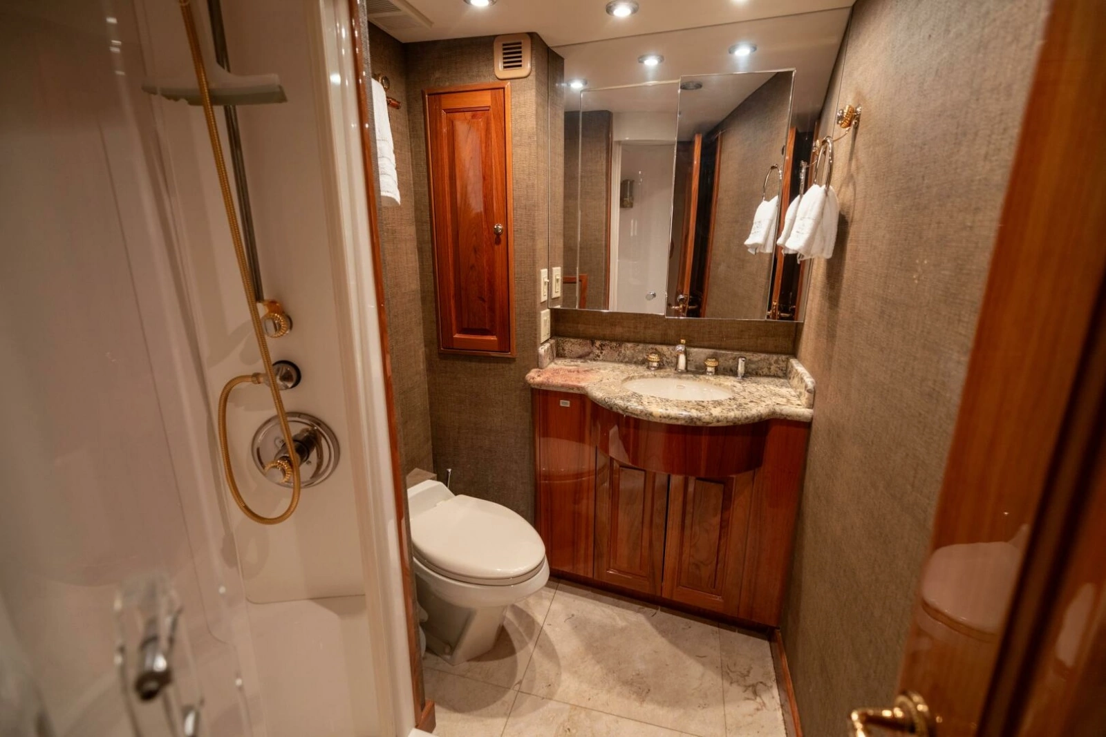 2005 Hatteras 68 Convertible photo 22