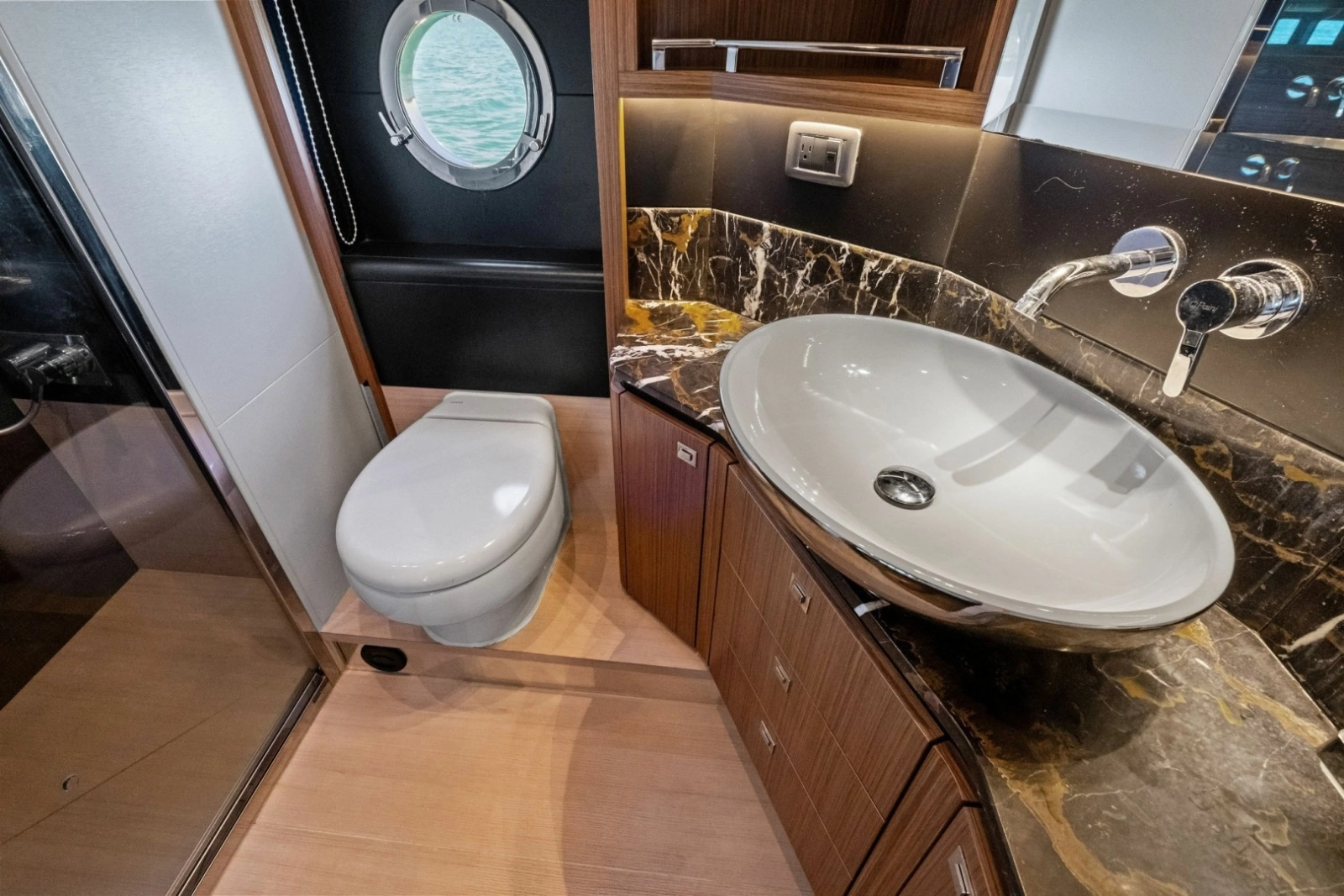 2019 Absolute 52 Navetta