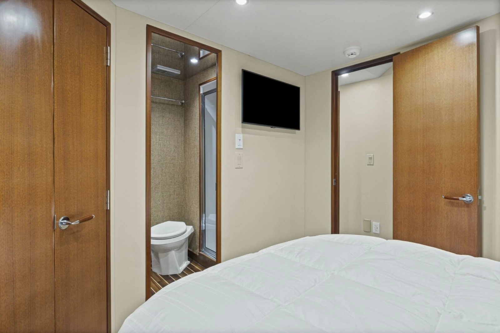 2008 60 Hatteras Blacksmith Master Stateroom (2)