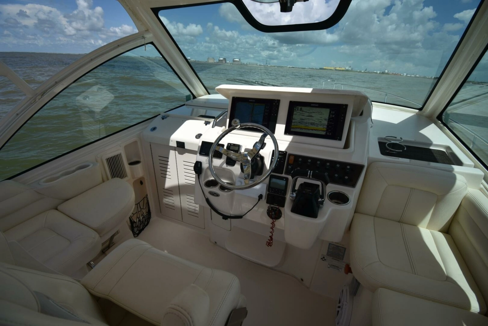 2016 Grady-White 330 Express 