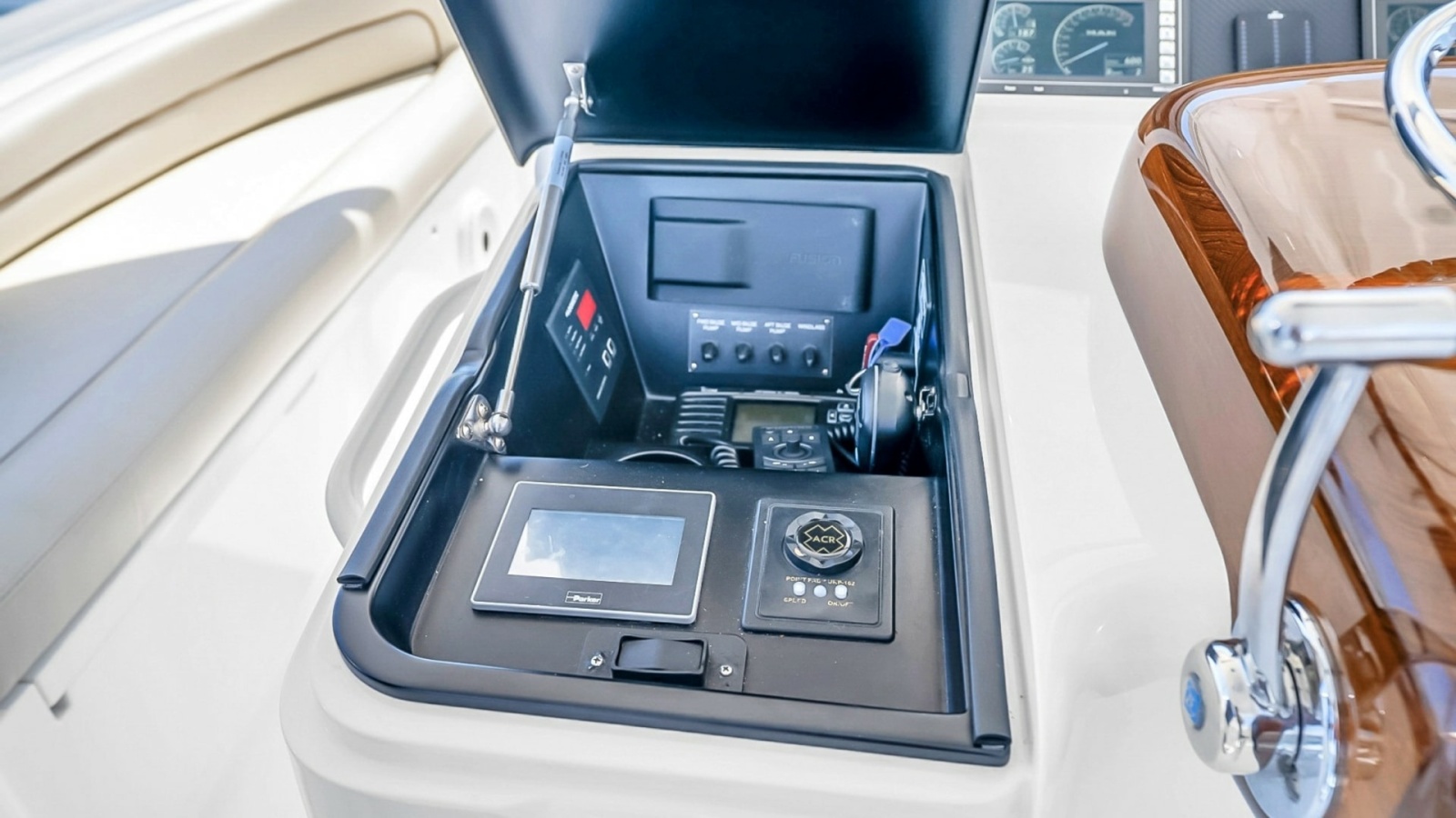 Flybridge Instrument Console