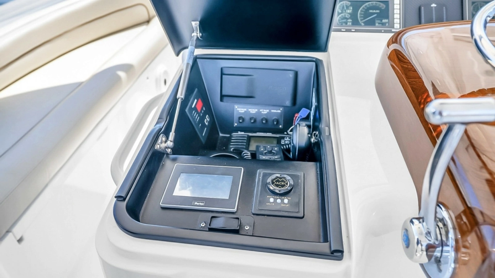 Flybridge Instrument Console