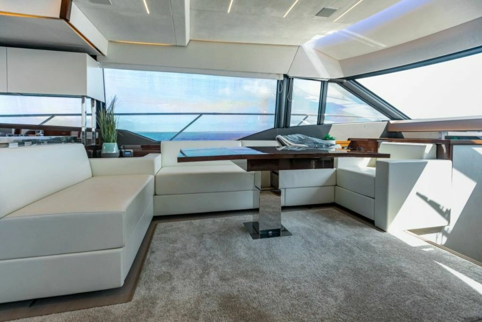 2020 Prestige 630 FB  Dinnette 2
