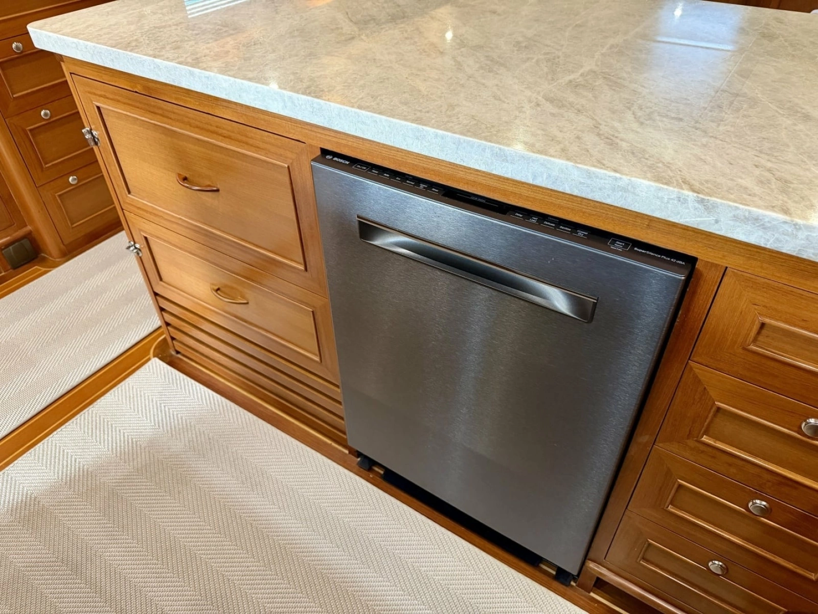 Alaskan 70 OHANA - Galley Dishwasher