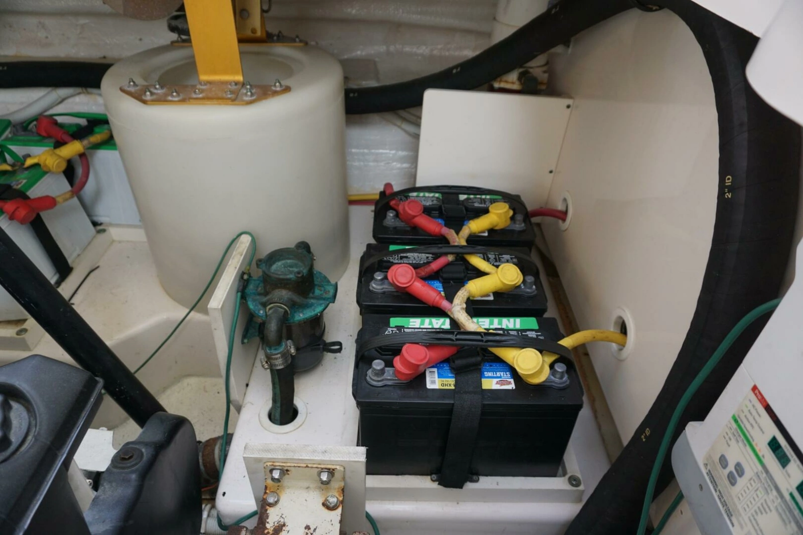 2007 39 Tiara Yachts 3900 Sovran The Pearl Engine Room (2)