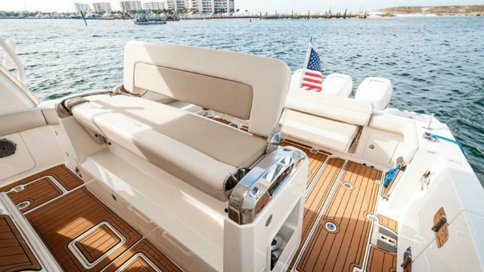 2018 42 Boston Whaler 420 Outrage The Tyder II Companion Seating (1)