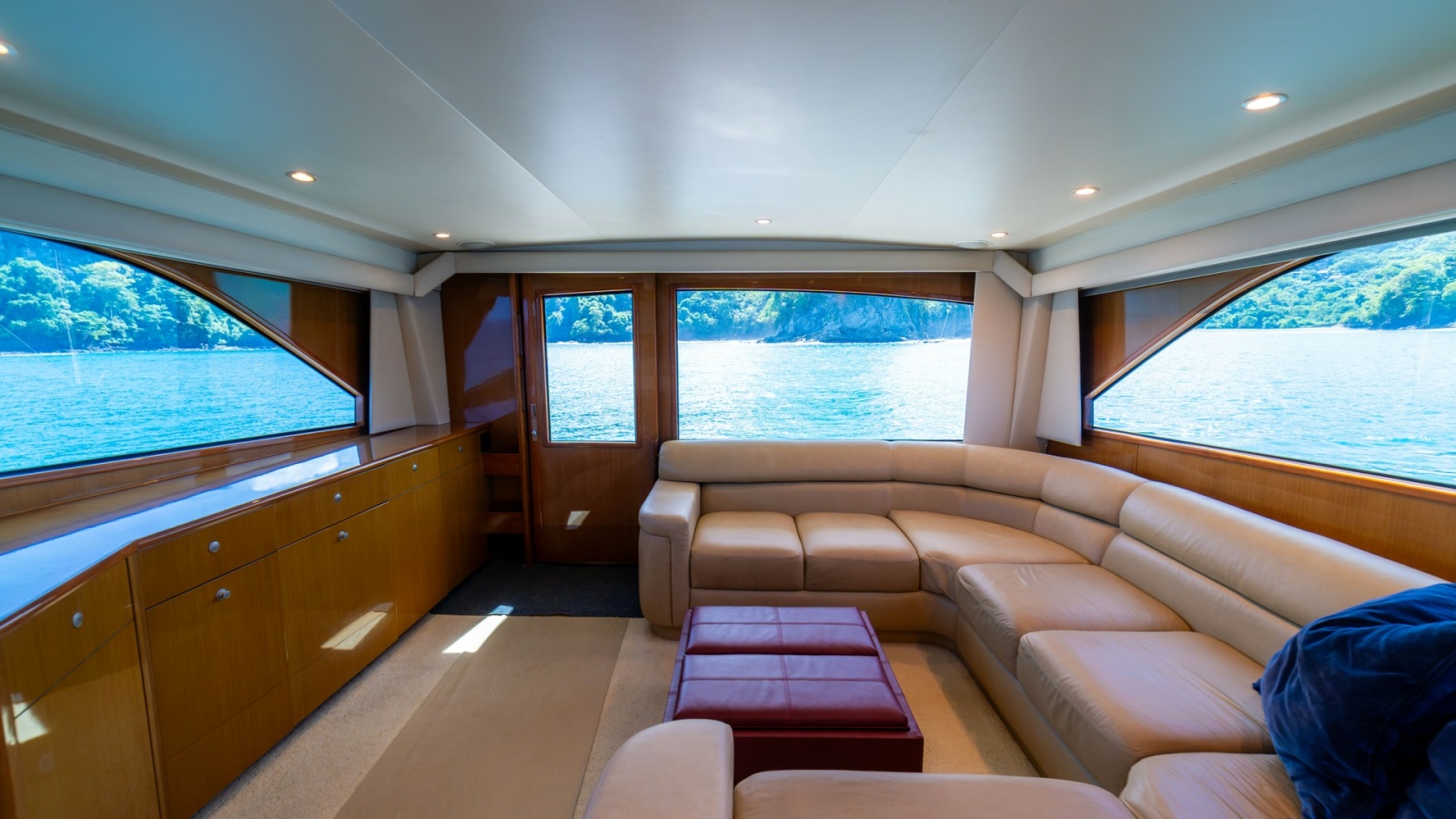2001 Viking 61 Convertible- Caliente- Salon