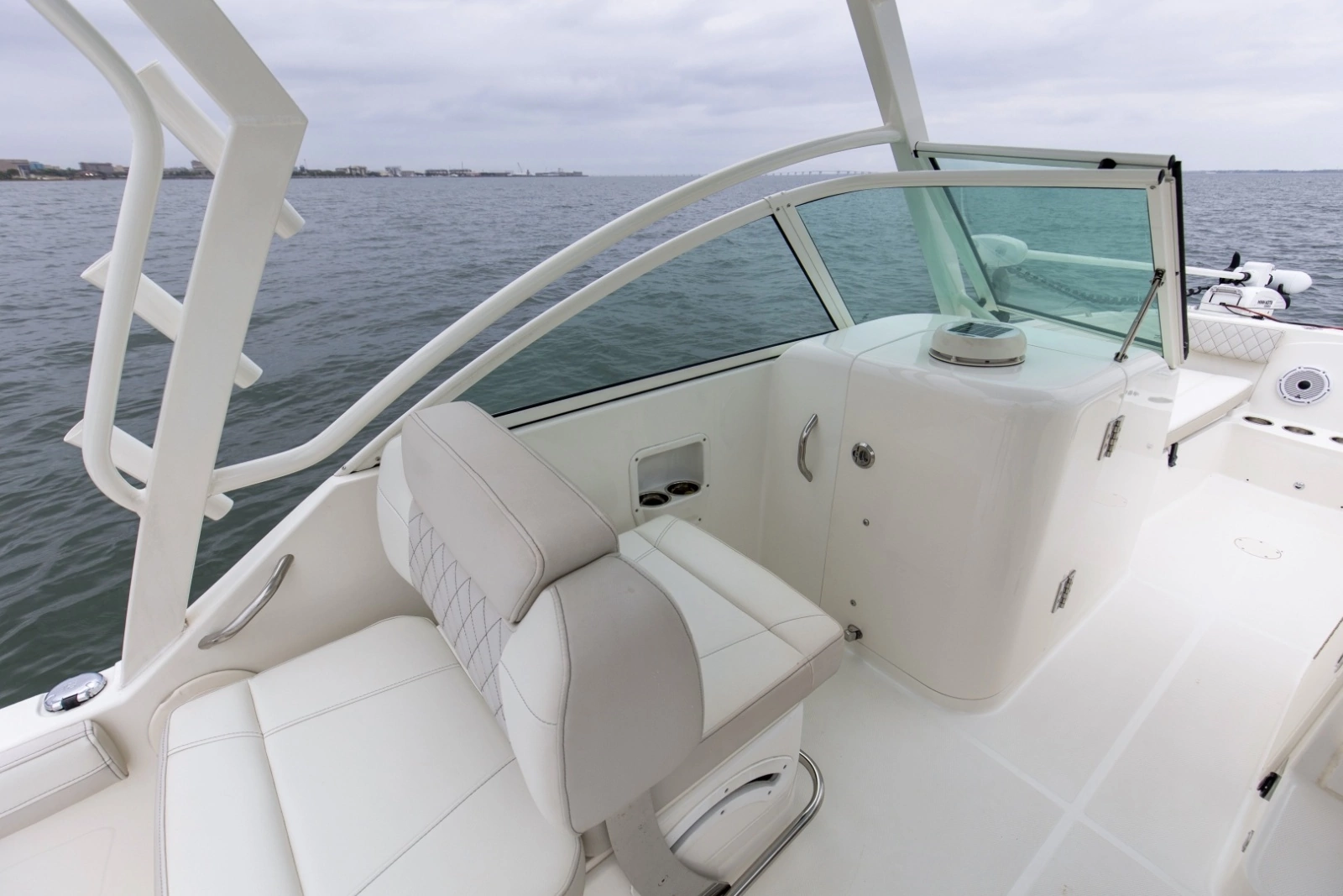 2024 World Cat 230 DC Helm
