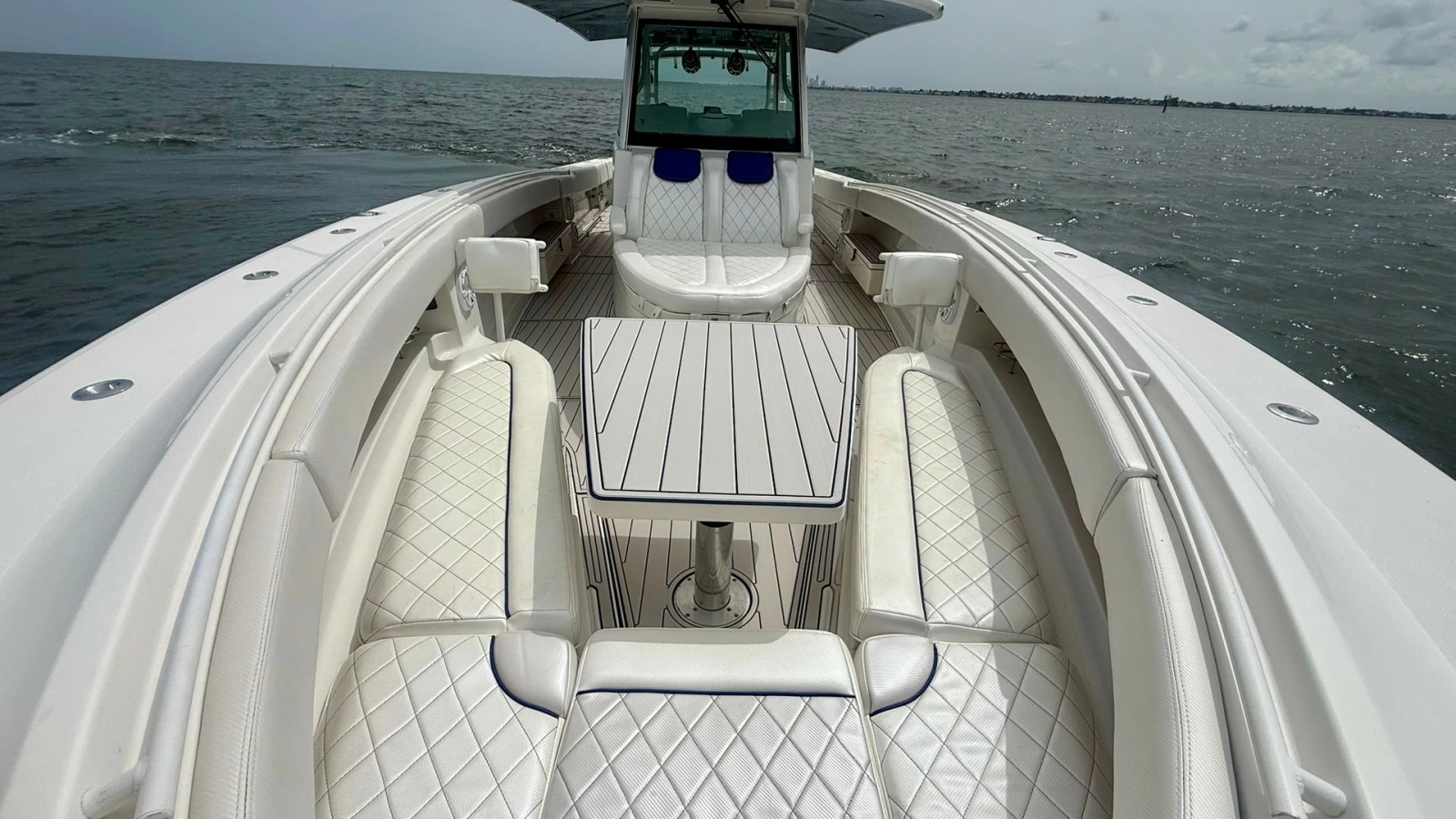 Spacious Bow Seating Area