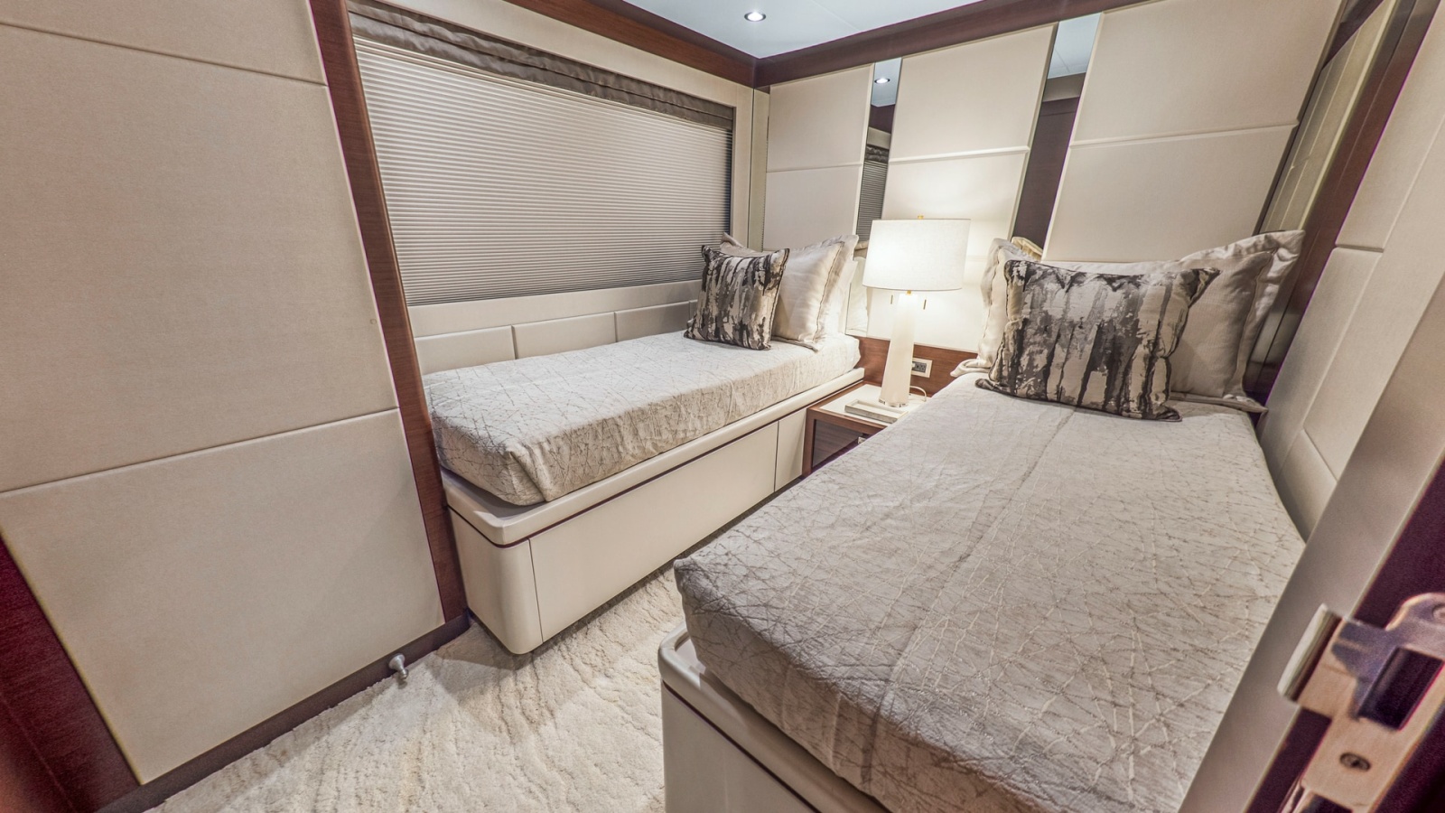 Galati-LONESTAR-Staterooms11