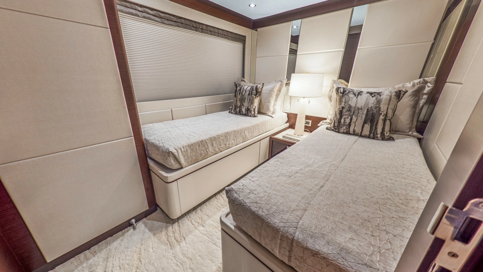 Galati-LONESTAR-Staterooms11