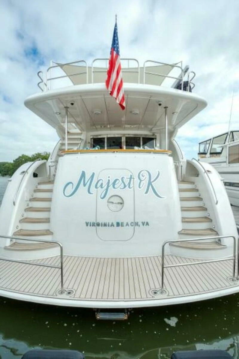 2007 Hatteras 80 Enclosed Bridge