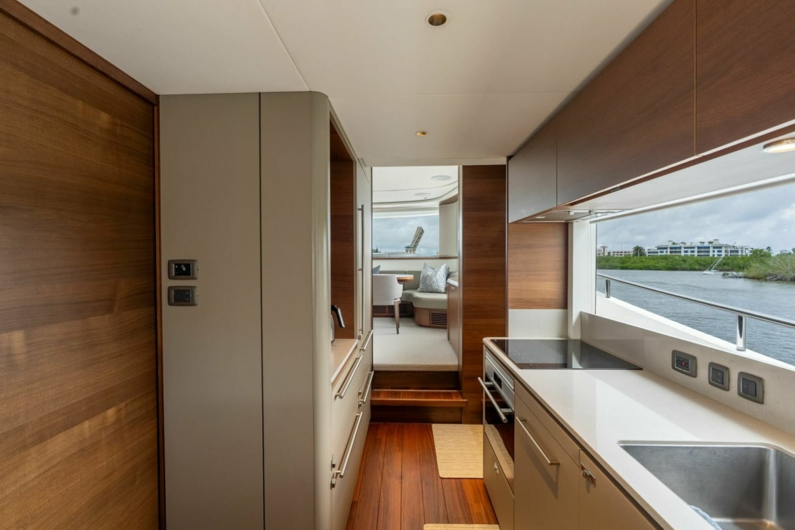 Princess 80 LANIKAI - Galley