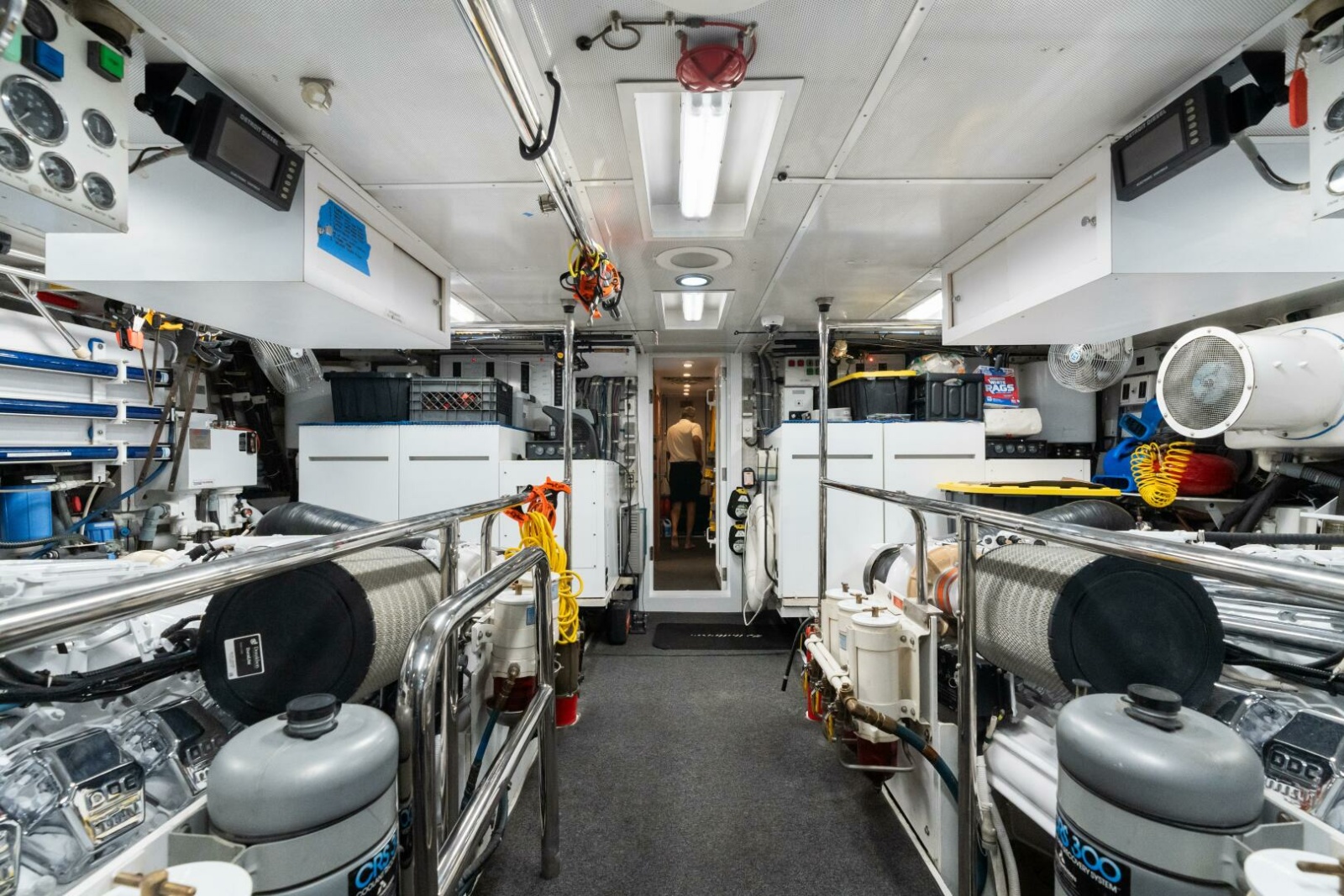 Hatteras 100 MAGIC - Engine Room