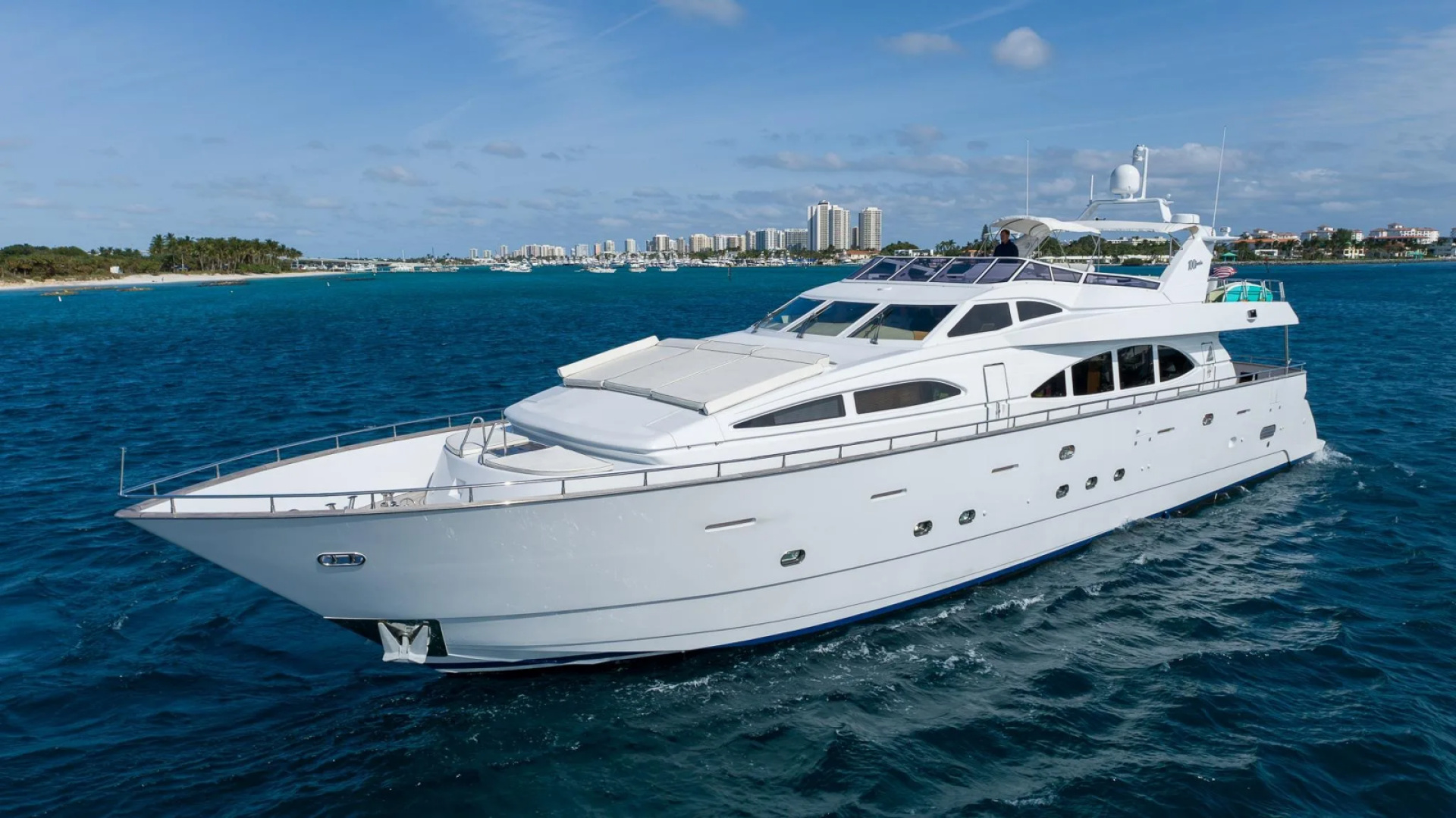100ft Azimut Yacht For Sale