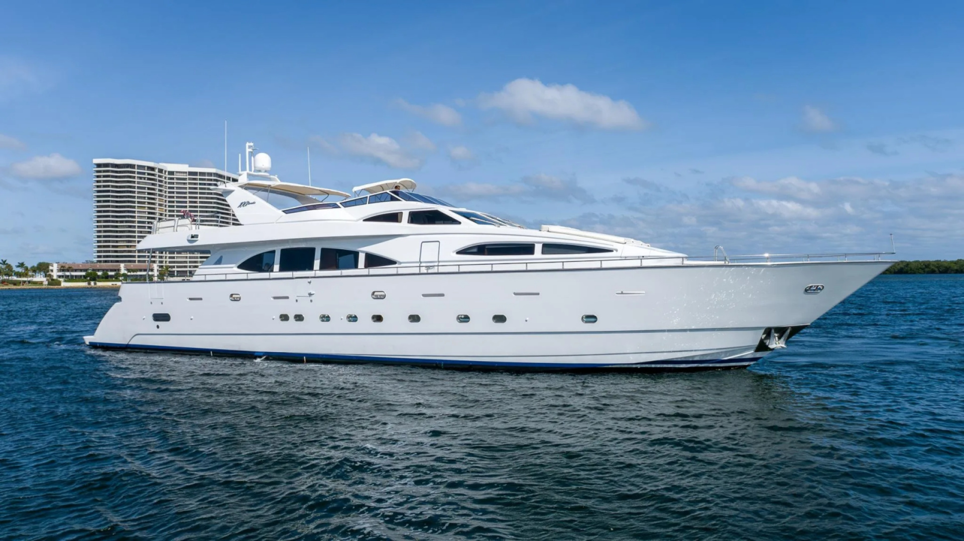 100ft Azimut Yacht For Sale