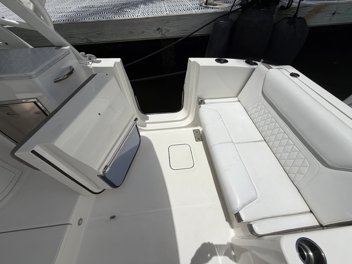 World Cat 325DC Yacht For Sale