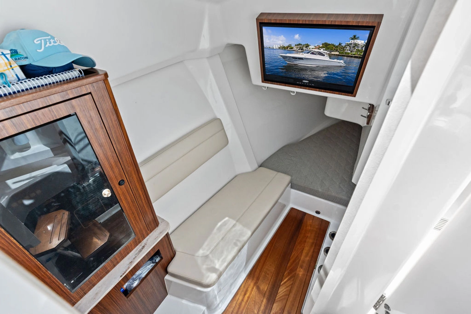Pursuit 365 DC Yacht For Sale