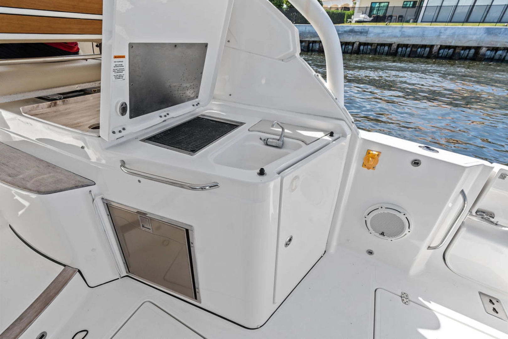 Pursuit 365 DC Yacht For Sale