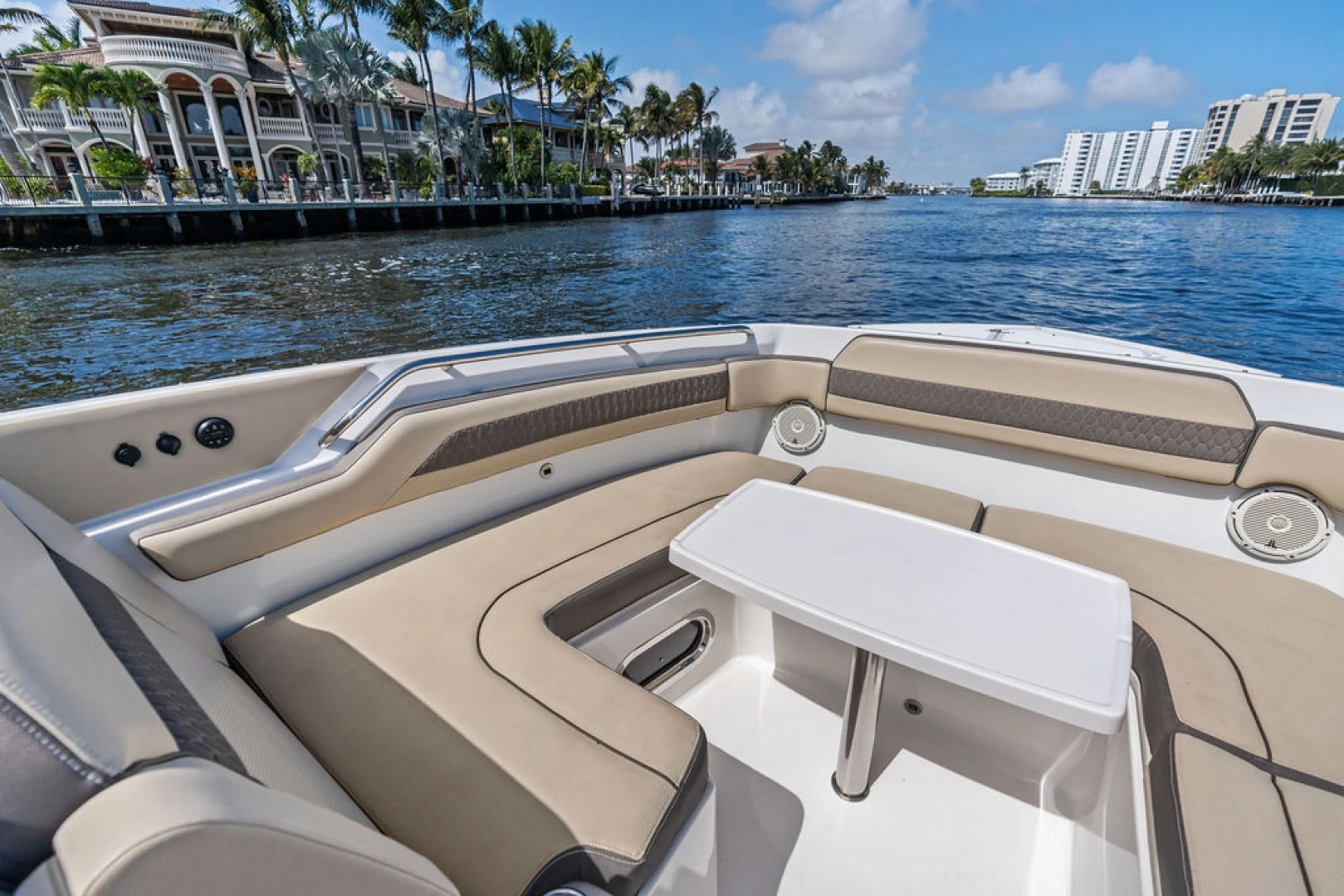 Pursuit 365 DC Yacht For Sale