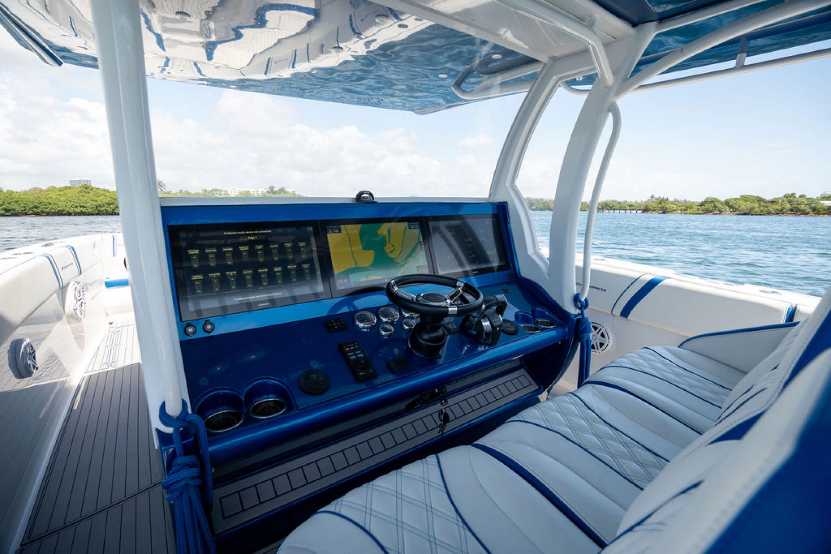 2019 Midnight Express 43