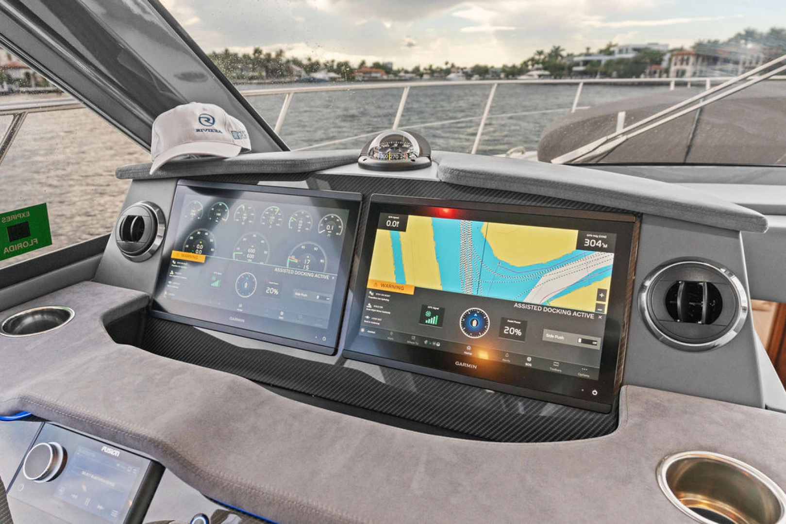 2026 Riviera 4600 Sport Yacht Platinum Edition