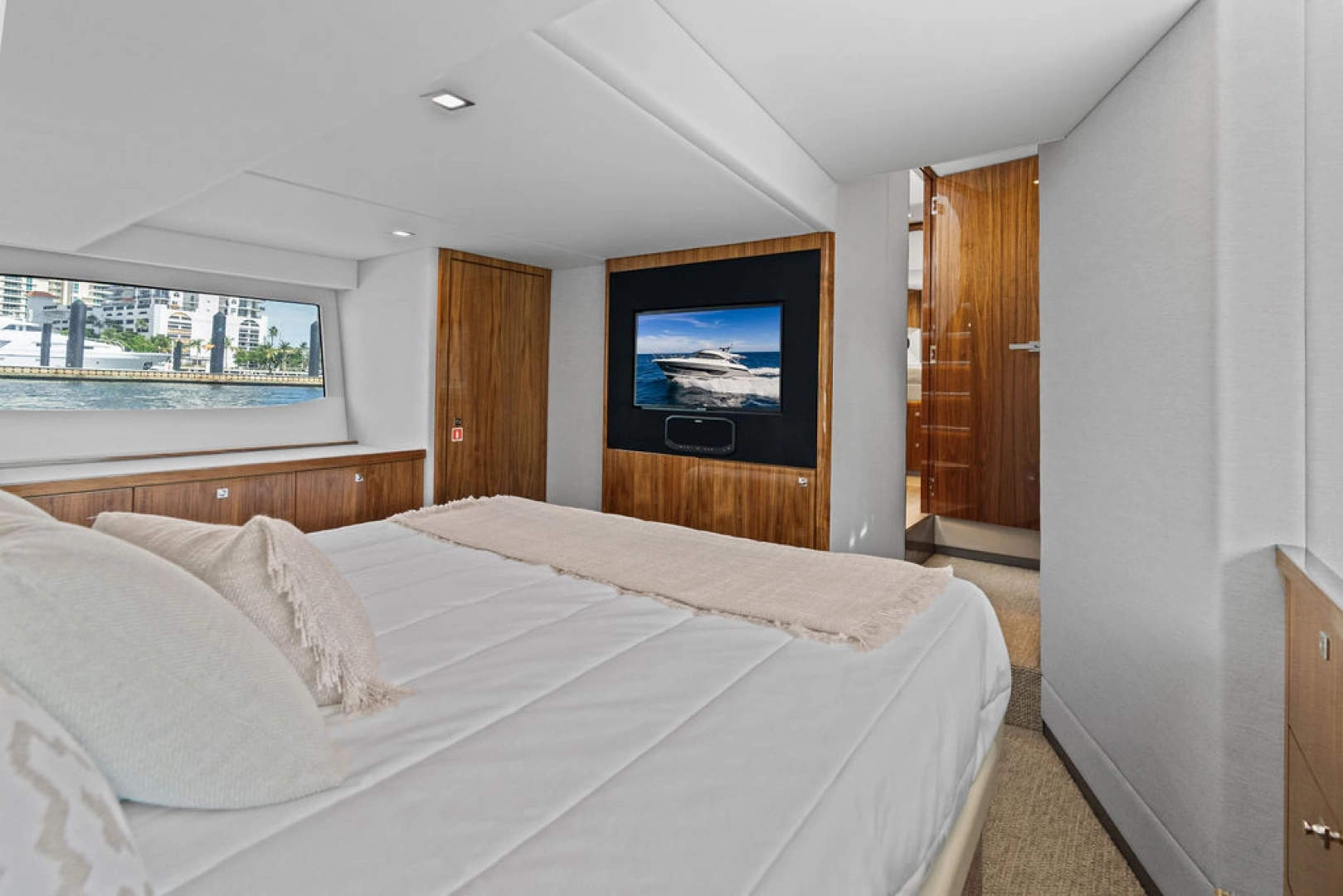 Riviera 4600 Sport Yacht Platinum Edition Yacht For Sale