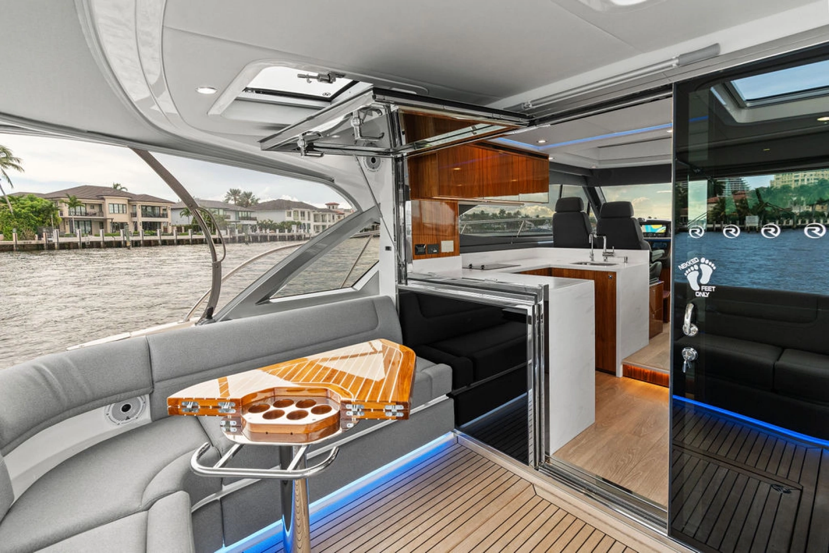 Riviera 4600 Sport Yacht Platinum Edition Yacht For Sale