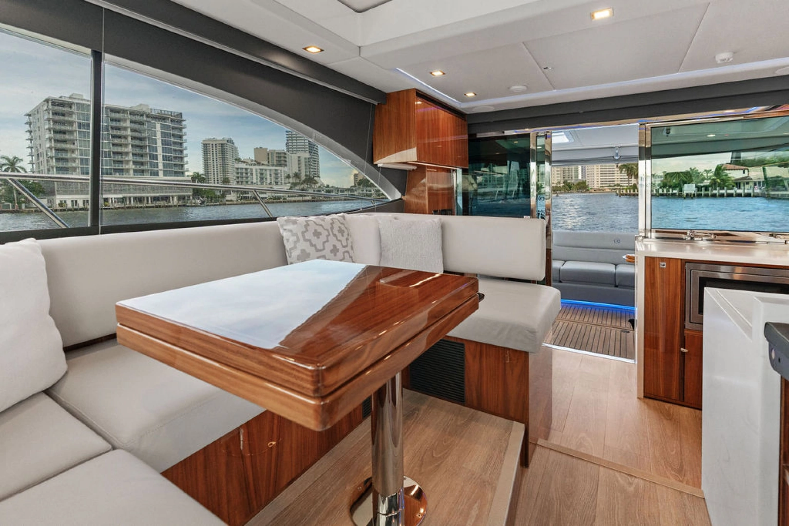 Riviera 4600 Sport Yacht Platinum Edition Yacht For Sale