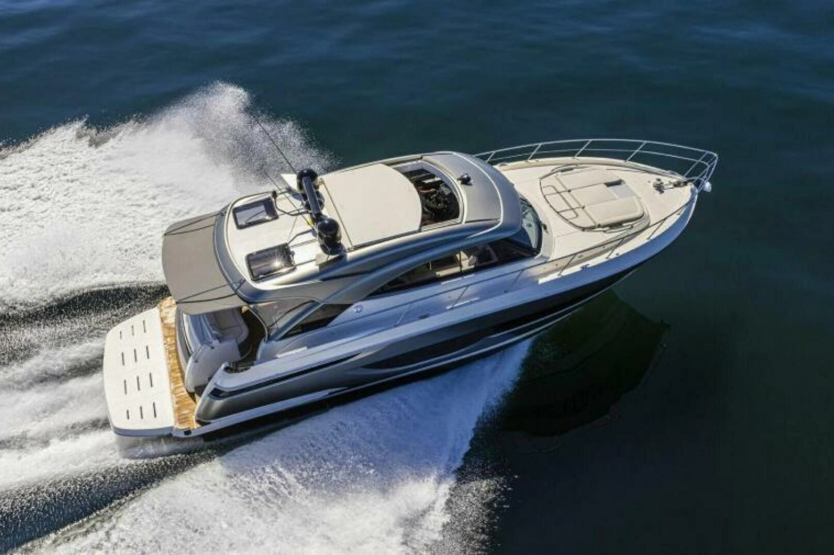 2026 Riviera 4600 Sport Yacht Platinum Edition