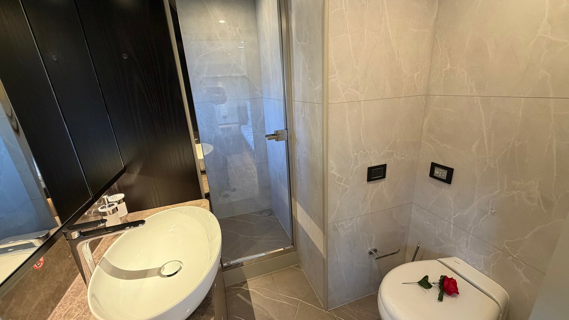 Elegant Bathroom with Modern Fixtures