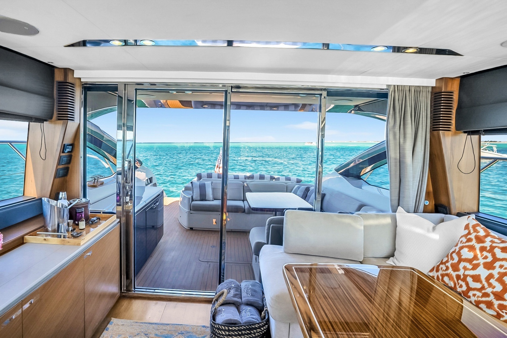 2016 Princess V58-HAPPY HOUR- Salon