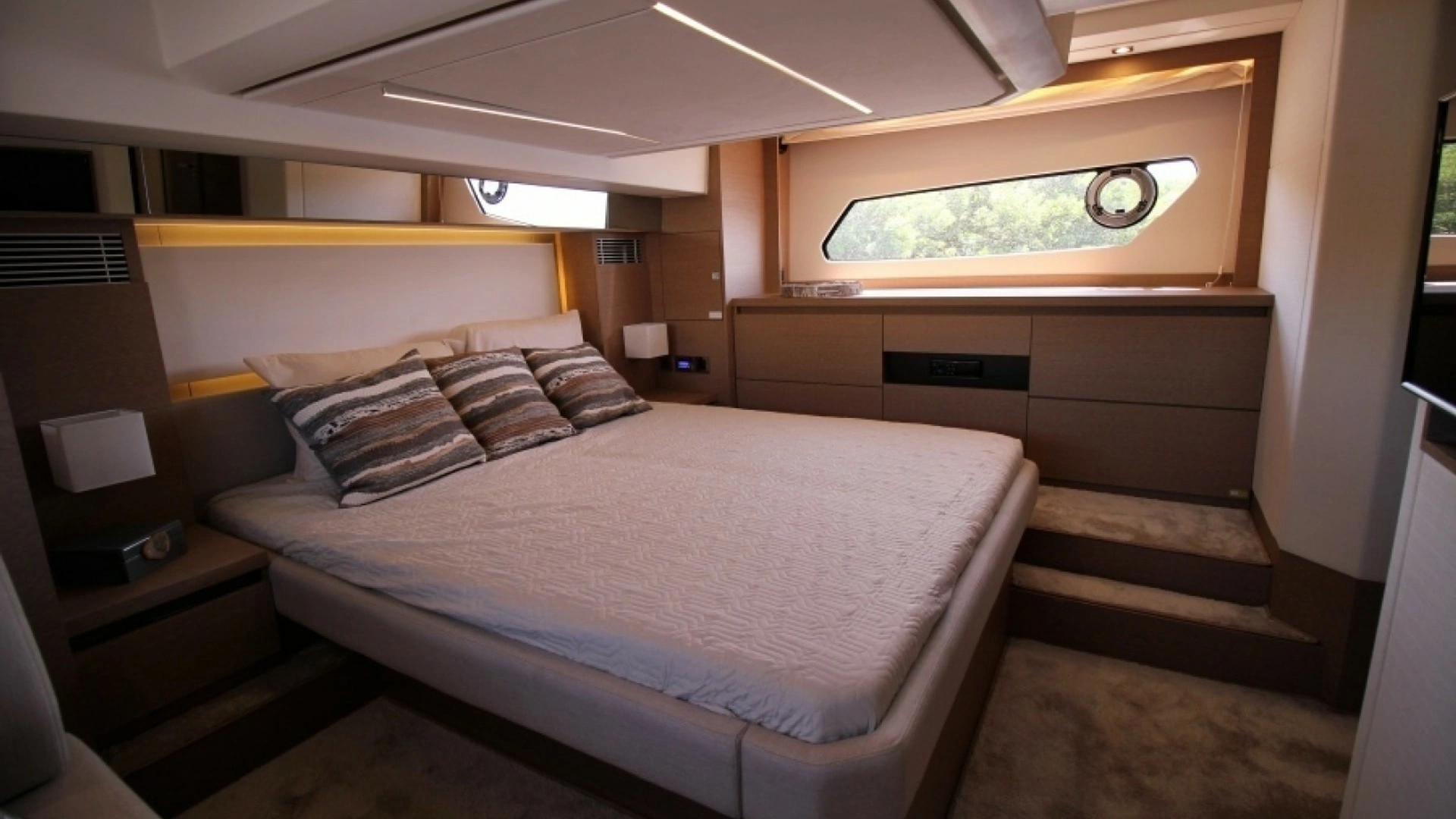 Prestige 460 Yacht For Sale