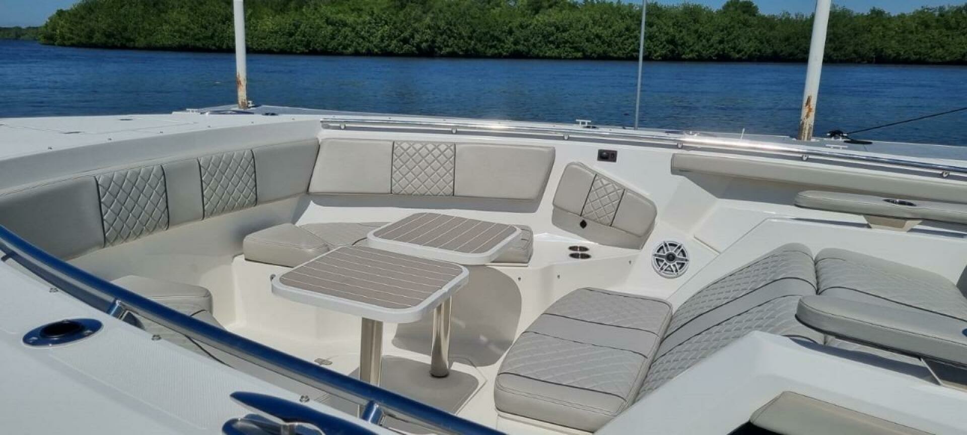 2022 Pursuit S428 — photograph 3