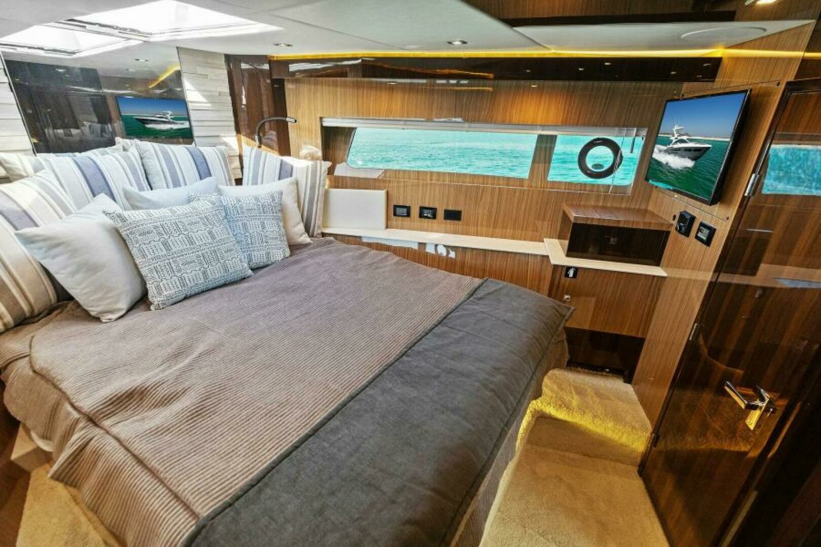 Miss Tracy Lane 60ft Cruisers Yachts Yacht For Sale Miss Tracy Lane 60ft Cruisers Yachts Yacht For Sale