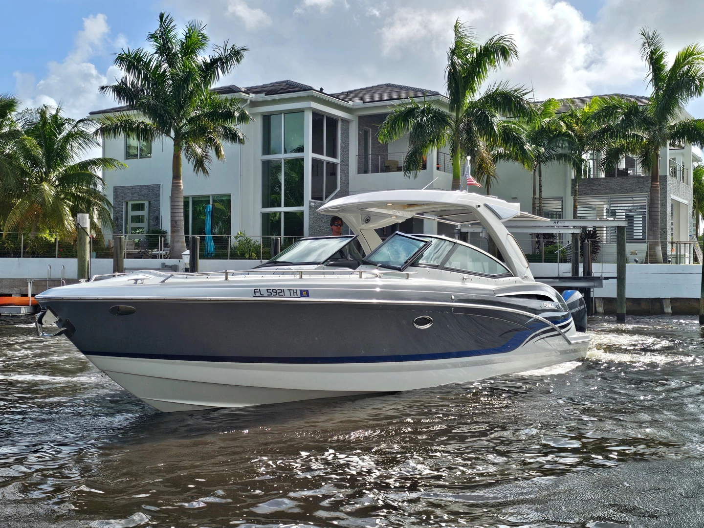 2023 Formula 350 Crossover Bowrider