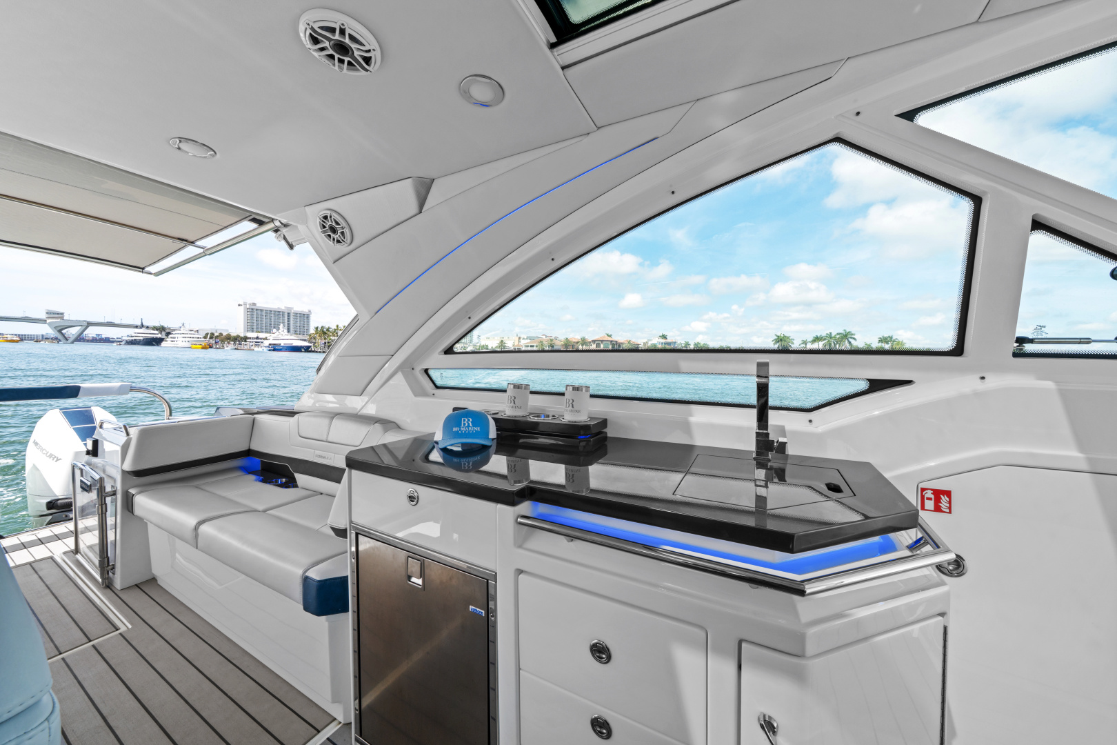 LADY CHAMPAGNE 2 40ft Formula Yacht For Sale