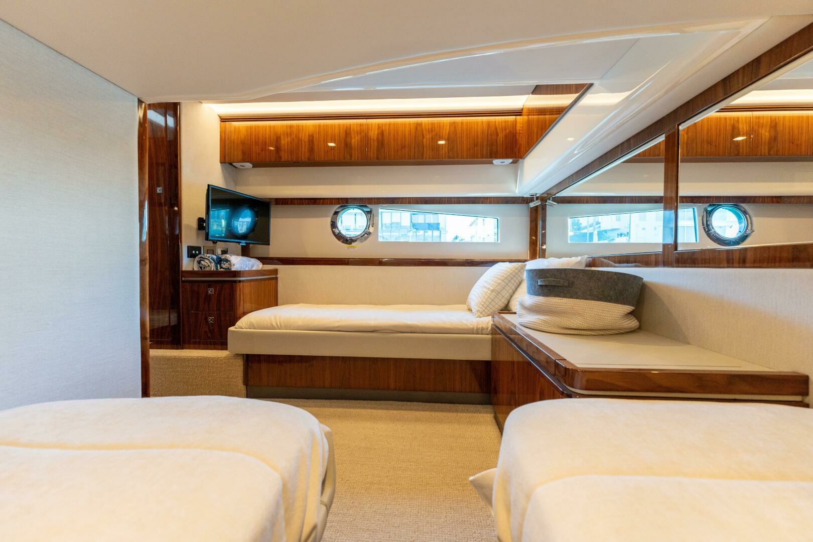 VENTURES64 48ft Riviera Yacht For Sale