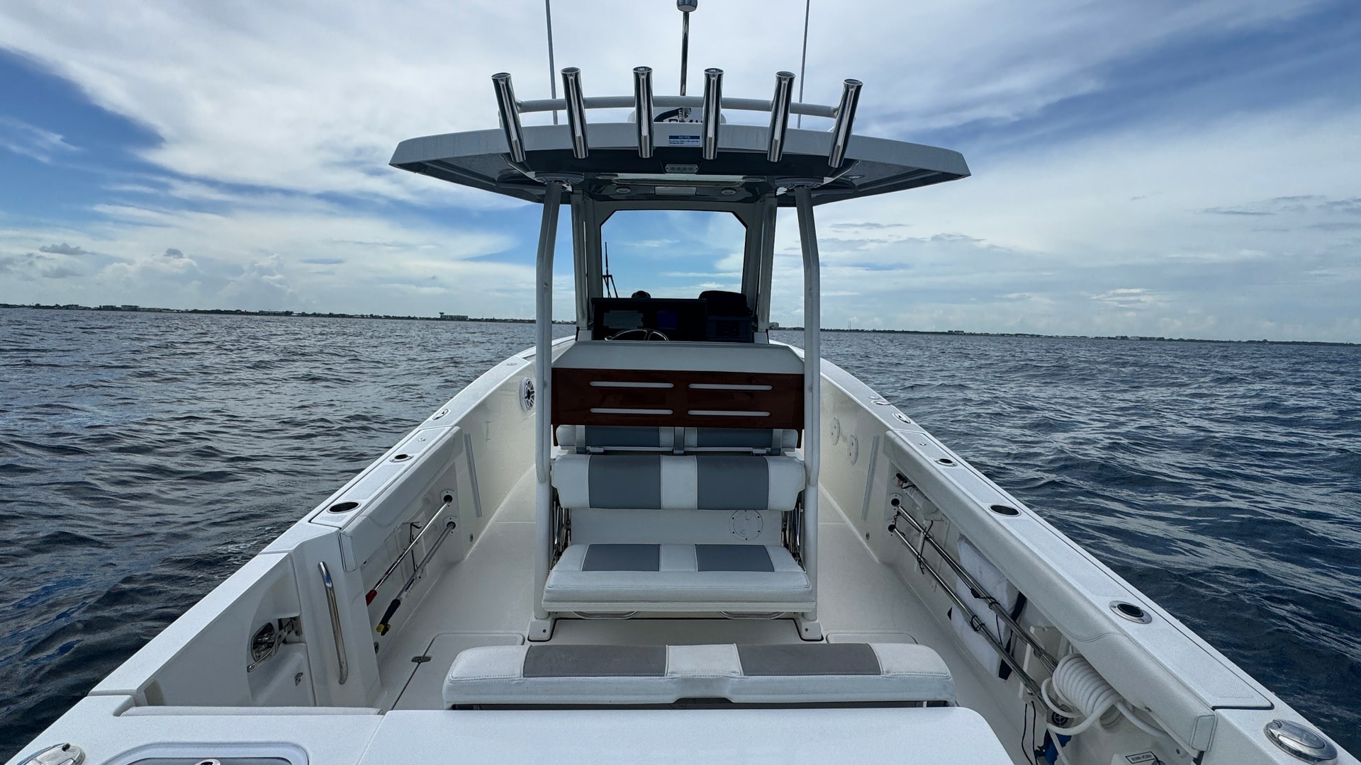 2022 Pursuit S 288 — photograph 3