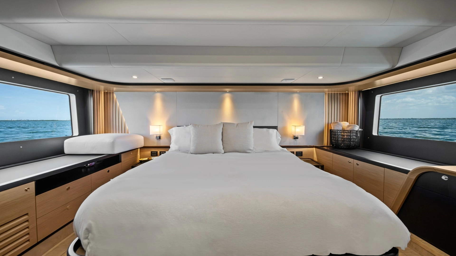 Absolute Navetta 58 Yacht For Sale